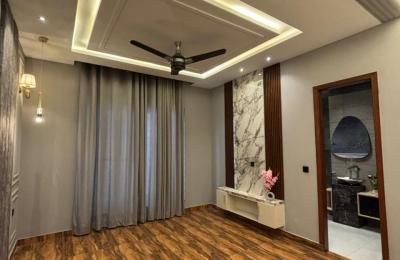 10 Marla House Available For Sale In Central Park